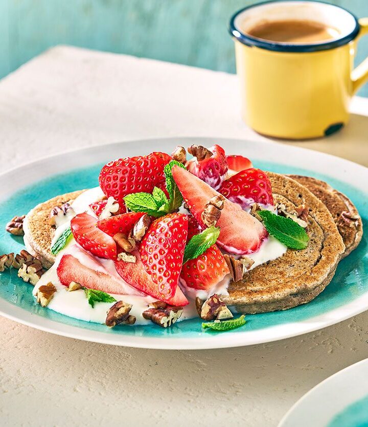 https://www.pontalo.net - Vegan strawberry pancakes