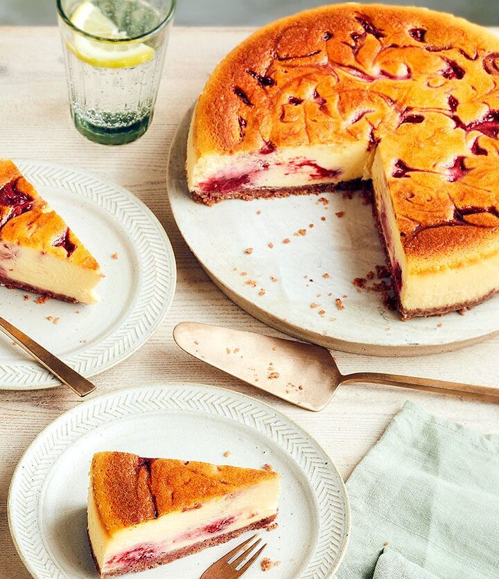 https://www.pontalo.net - White chocolate & raspberry ripple baked cheesecake