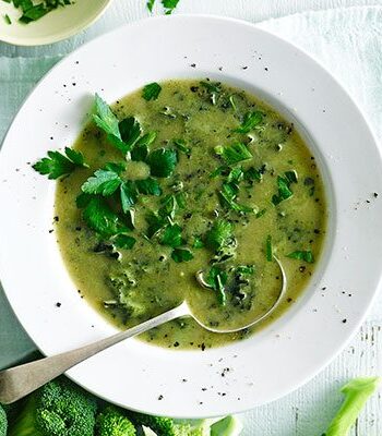 https://www.pontalo.net - Broccoli and kale green soup