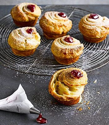 https://www.pontalo.net - Almond & raspberry cruffins