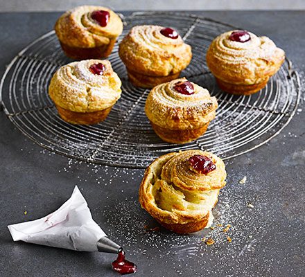 https://www.pontalo.net - Almond & raspberry cruffins