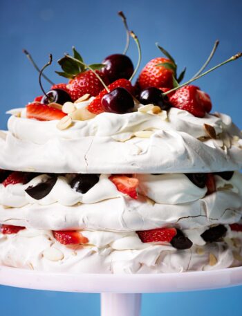 https://www.pontalo.net - Amaretto meringue cake with strawberries & cherries