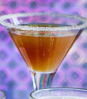 https://www.pontalo.net - Spiced apple strudel & brandy cocktail