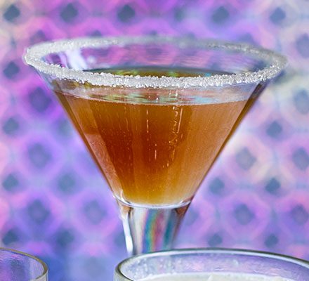 https://www.pontalo.net - Spiced apple strudel & brandy cocktail