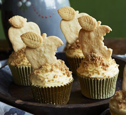 https://www.pontalo.net - Apple crumble & custard cupcakes