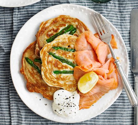 https://www.pontalo.net - Asparagus pancakes with smoked salmon