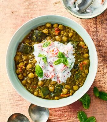 https://www.pontalo.net - Aubergine dhal with tomato & onion raita