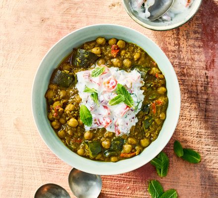 https://www.pontalo.net - Aubergine dhal with tomato & onion raita