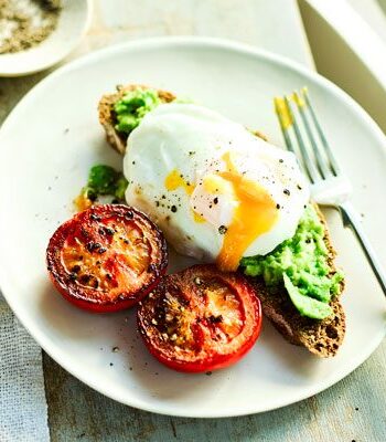 https://www.pontalo.net - Poached eggs with smashed avocado & tomatoes