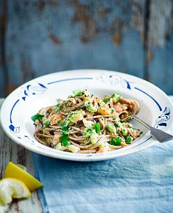 https://www.pontalo.net - Avocado & smoked salmon spelt spaghetti