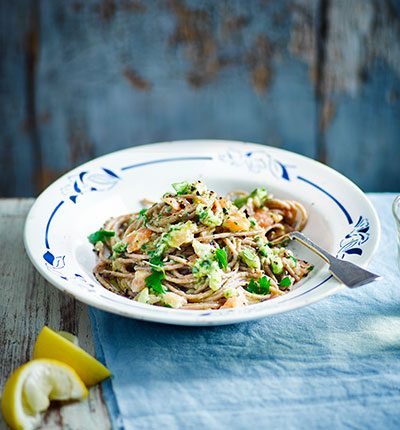 https://www.pontalo.net - Avocado & smoked salmon spelt spaghetti