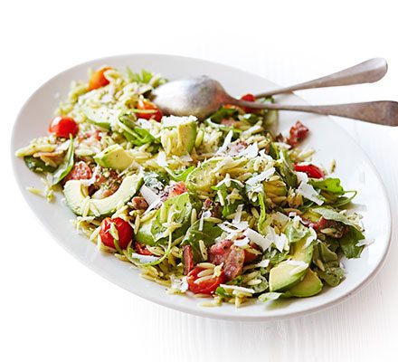 https://www.pontalo.net - Bacon & avocado warm pasta salad