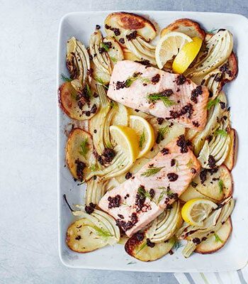 https://www.pontalo.net - Baked salmon with potatoes & fennel