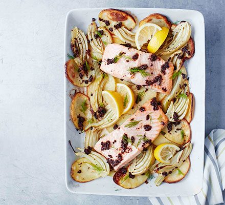 https://www.pontalo.net - Baked salmon with potatoes & fennel