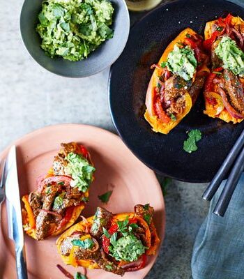 https://www.pontalo.net - Baked sweet potatoes with steak fajita filling