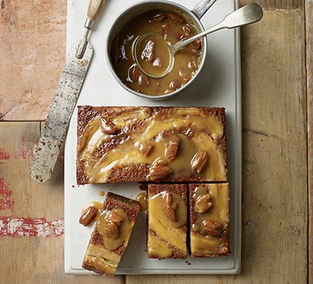 https://www.pontalo.net - Upside-down banana cake with maple-caramel sauce