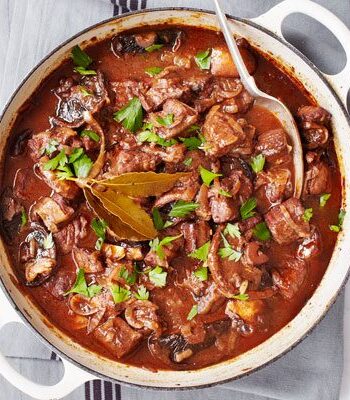 https://www.pontalo.net - Beef stew in red wine sauce recipe