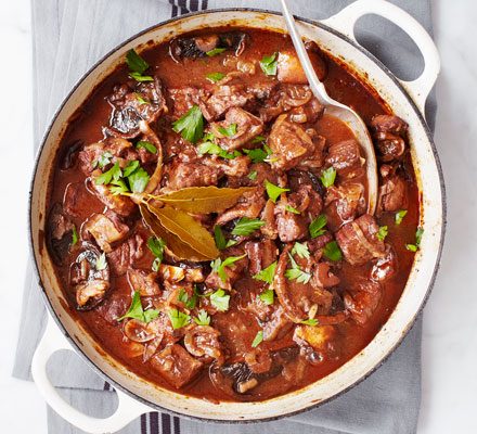 https://www.pontalo.net - Beef stew in red wine sauce recipe