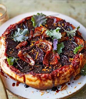 https://www.pontalo.net - Beetroot & red onion tarte tatin