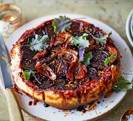 https://www.pontalo.net - Beetroot & red onion tarte tatin