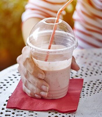 https://www.pontalo.net - Avocado & strawberry smoothie