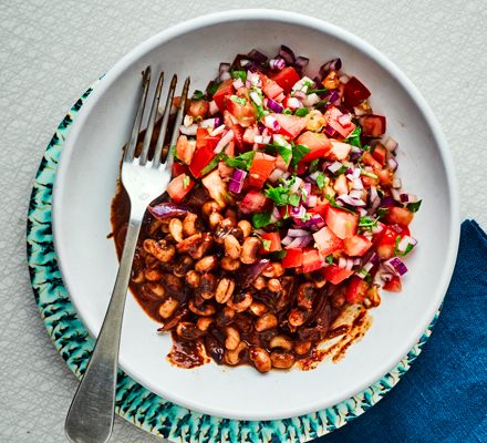 https://www.pontalo.net - Black-eyed bean mole with salsa