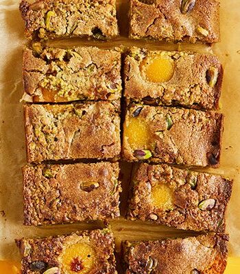 https://www.pontalo.net - Apricot & pistachio frangipane blondies