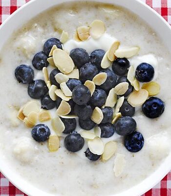 https://www.pontalo.net - Creamy yogurt porridge with banana