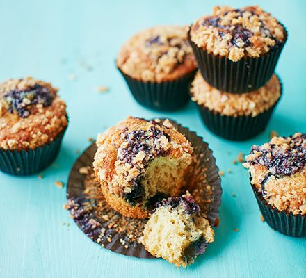 https://www.pontalo.net - Blueberry bakewell muffins