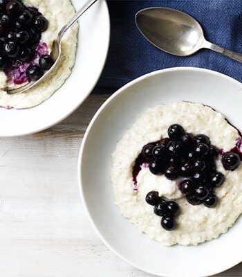 https://www.pontalo.net - Porridge with blueberry compote