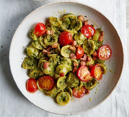 https://www.pontalo.net - Broccoli pesto & pancetta pasta