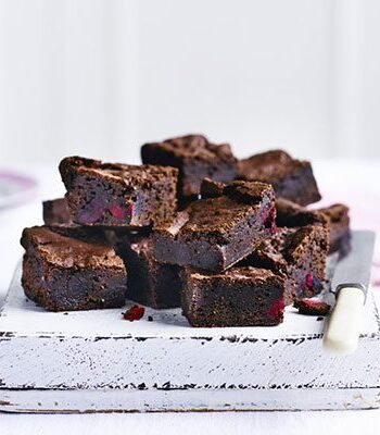 https://www.pontalo.net - Vegan cherry & almond brownies