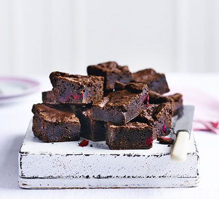 https://www.pontalo.net - Vegan cherry & almond brownies