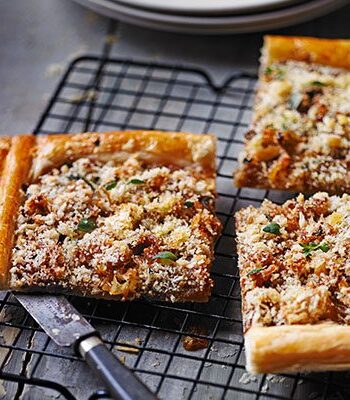 https://www.pontalo.net - Caramelised onion puff pastry tart