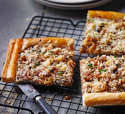 https://www.pontalo.net - Caramelised onion puff pastry tart