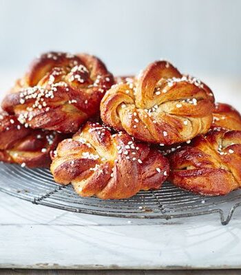 https://www.pontalo.net - Cardamom buns