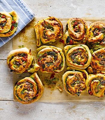 https://www.pontalo.net - Cheese & pesto whirls