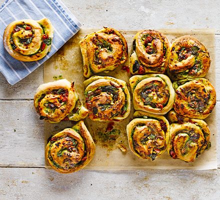 https://www.pontalo.net - Cheese & pesto whirls