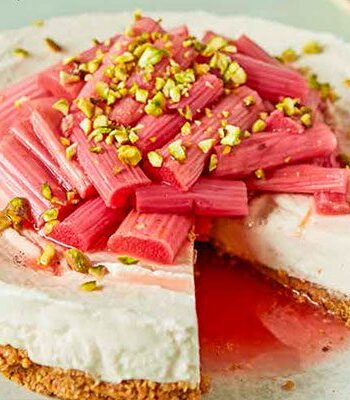 https://www.pontalo.net - Rhubarb & gingernut cheesecake