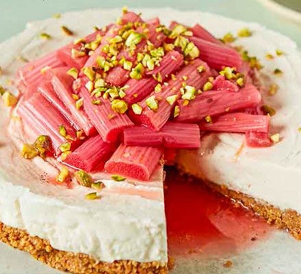 https://www.pontalo.net - Rhubarb & gingernut cheesecake