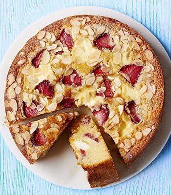 https://www.pontalo.net - Strawberry & almond cheesecake sponge