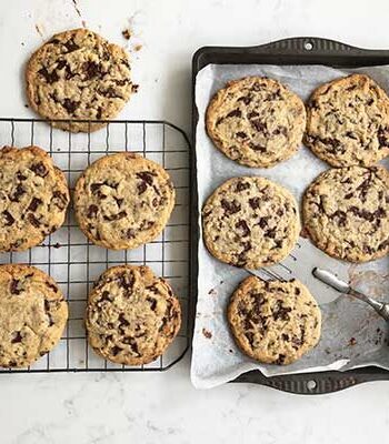 https://www.pontalo.net - Best chewy chocolate chip cookies