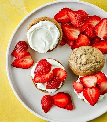 https://www.pontalo.net - Chia & oat breakfast scones with yogurt and berries