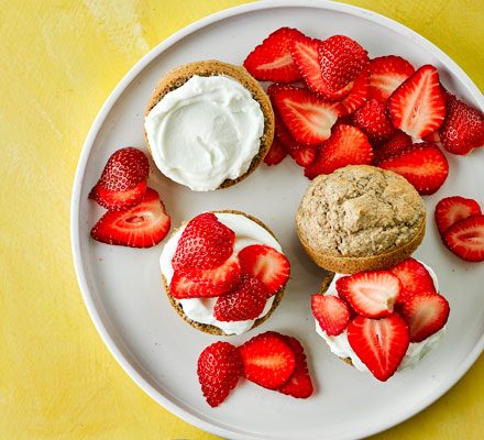 https://www.pontalo.net - Chia & oat breakfast scones with yogurt and berries