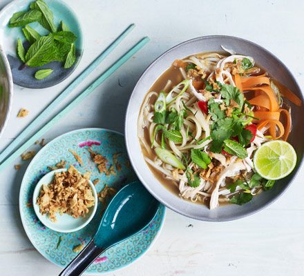 https://www.pontalo.net - Vietnamese chicken noodle soup