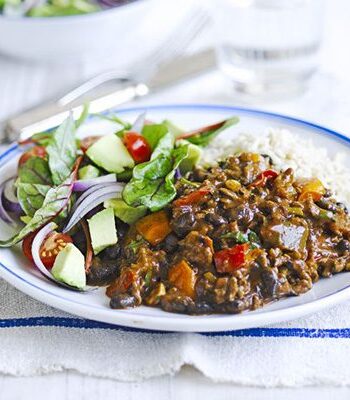 https://www.pontalo.net - Chilli beef with black beans and avocado salad