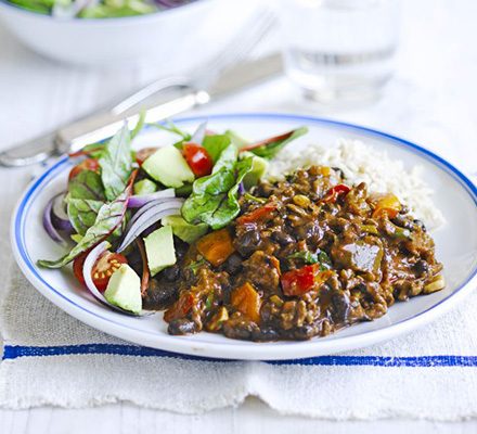 https://www.pontalo.net - Chilli beef with black beans and avocado salad