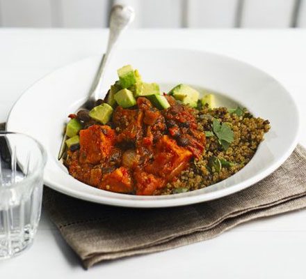 https://www.pontalo.net - Sweet potato & black bean chilli with zesty quinoa