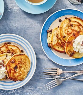 https://www.pontalo.net - Chocolate chip pancakes