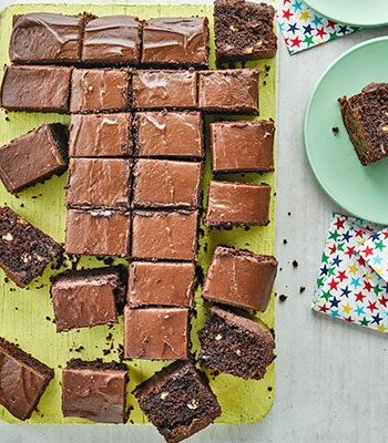 https://www.pontalo.net - Chocolate chip traybake